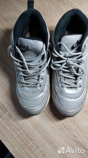 Кроссовки на девочку