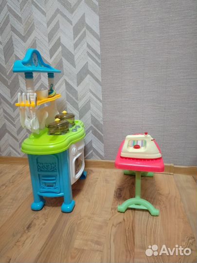 Кухня со звуком и гладильная доска с утюгом