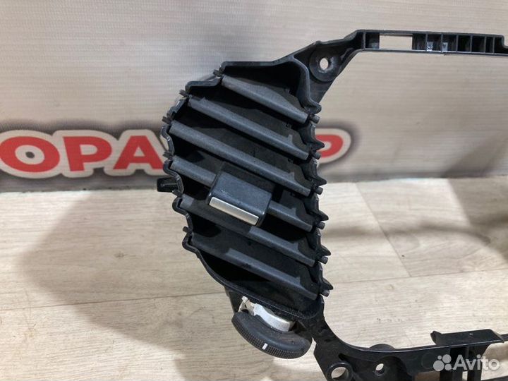 Дефлектор воздушный LADA Vesta седан 2017