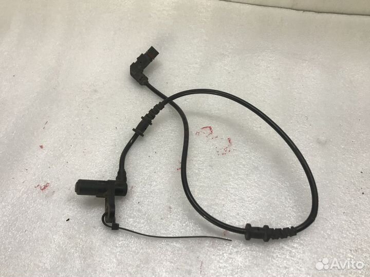 Датчик ABS передний