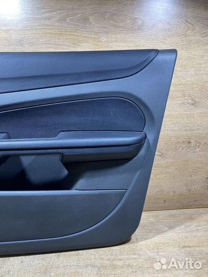 Обшивка передняя правая Ford Focus 2 79135