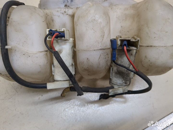 Бачок омывателя Nissan Elgrand, 1998