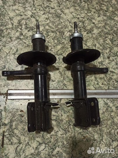 Передние стойки ваз 2114