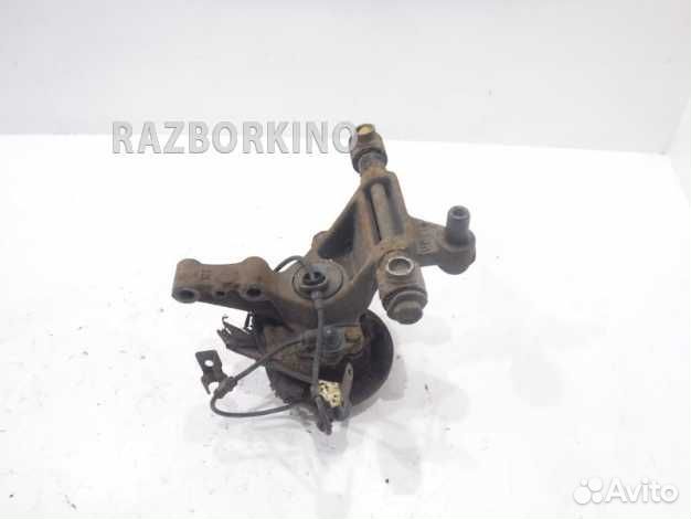 Кулак задний правый Мазда