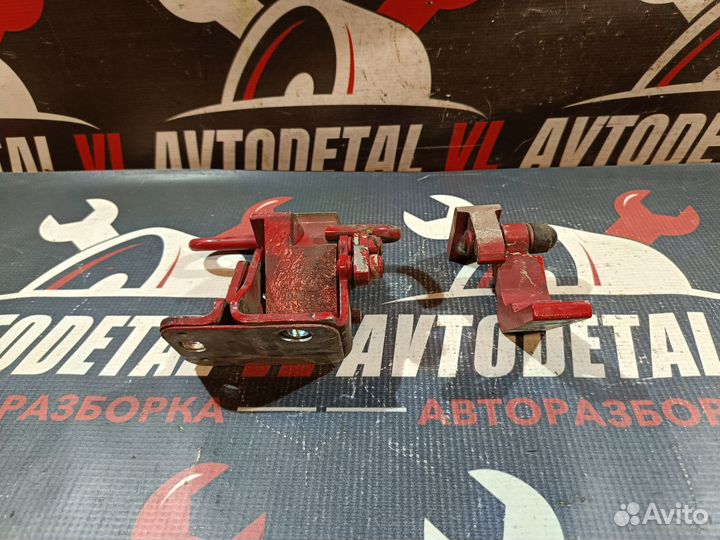 Петли двери задней Skoda Octavia Tour