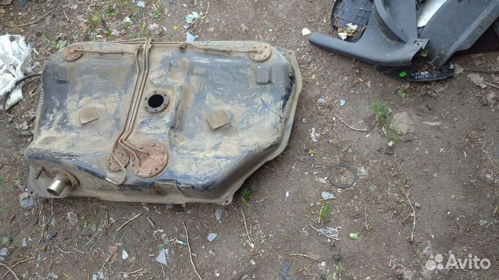 Бак топливный Toyota Carina 2. Дизель 1989г