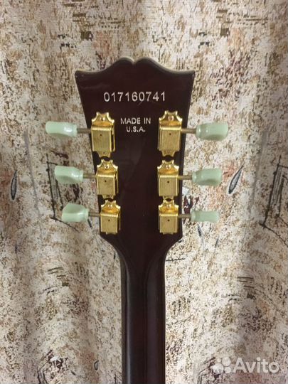 Полуакустическая гитара