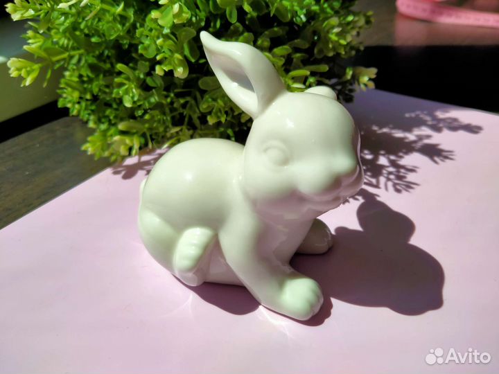 Фарфоровый заяц статуэтка кролик
