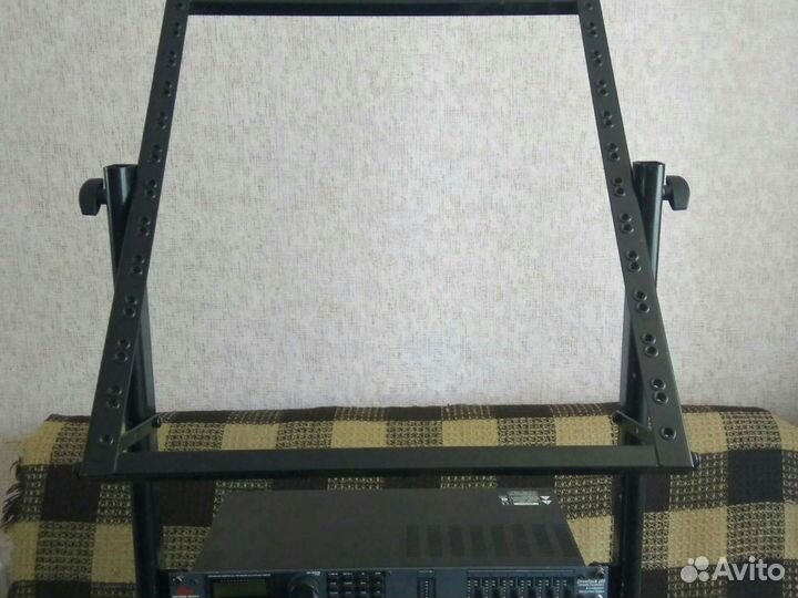 Рековая стойка для муз.оборудования