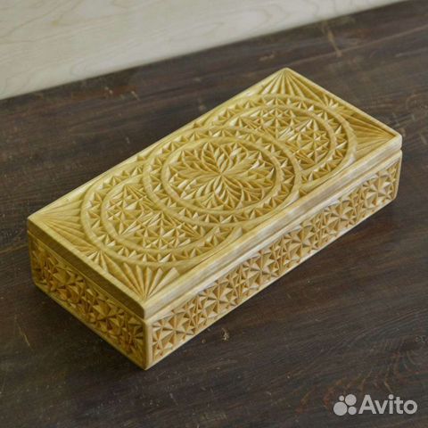 Шкатулка-купюрница с резьбой