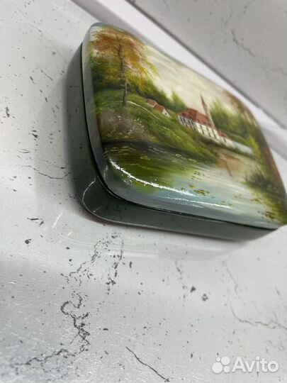 Деревянная шкатулка