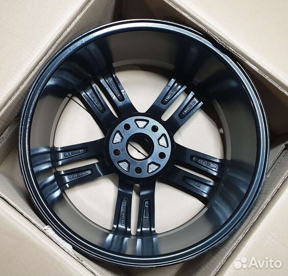 Литые диски на Audi R18 5x112