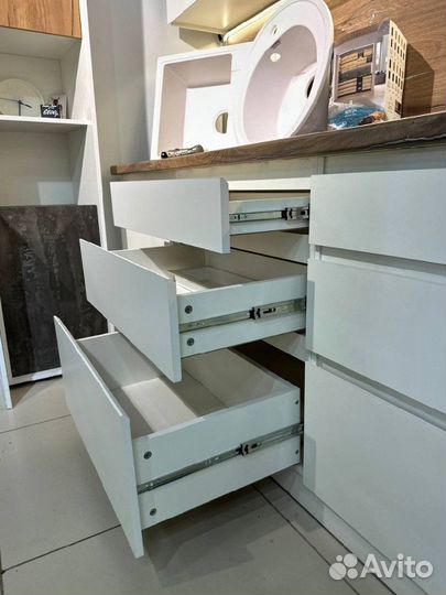 Кухня белая 360 см со столешнецей