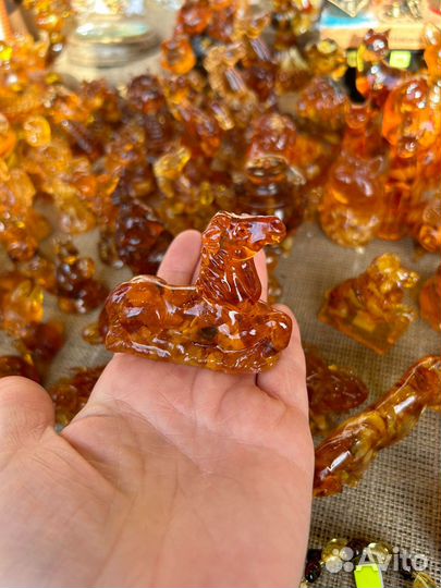 Фигурки из янтаря.заливка