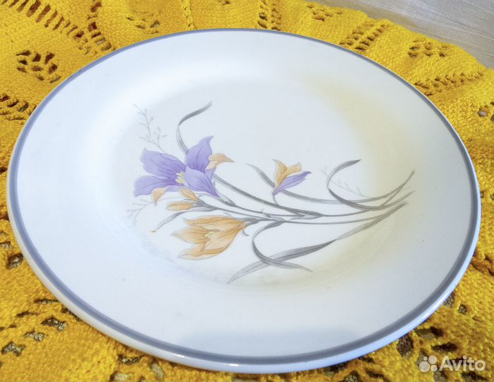 Большая тарелка фарфор, 4 штуки