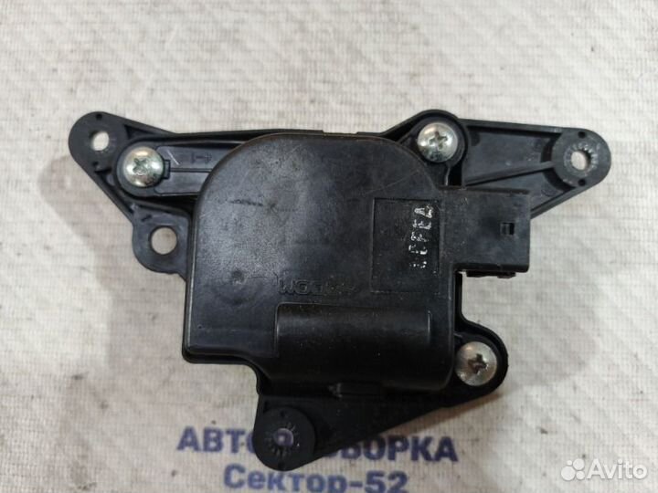 Мотор заслонки отопителя правый Hyundai Santa Fe 2