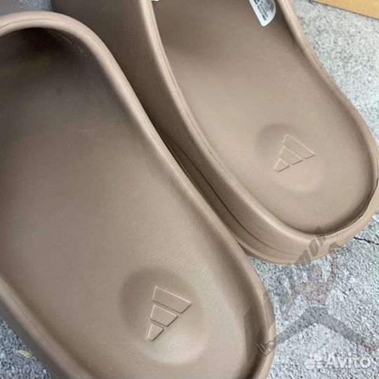 Тапки adidas yeezy slide