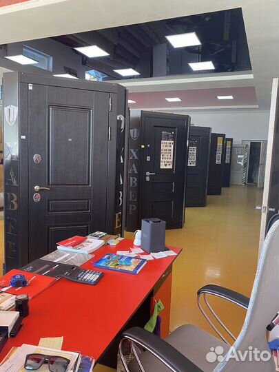 Стенды для входных дверей