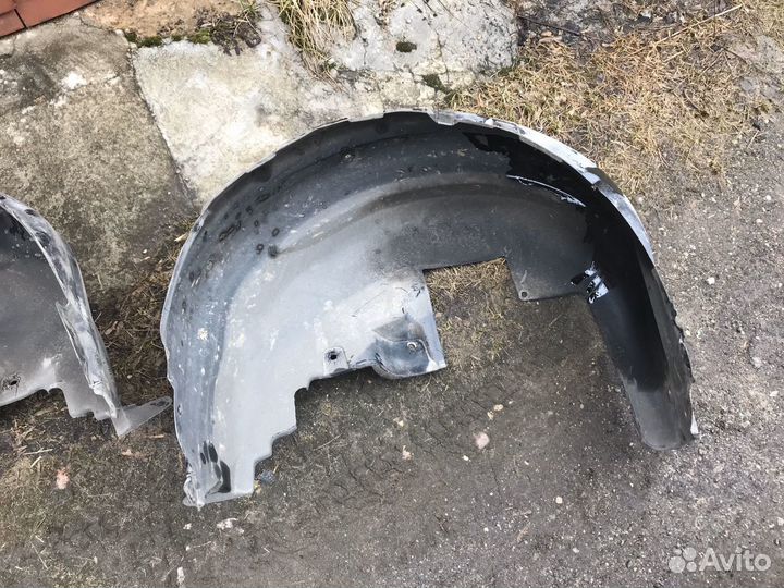 Subaru Tribeca подкрылок задний