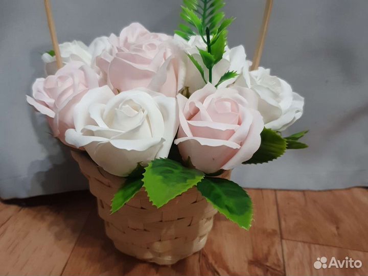 Корзинка с цветами из мыльной пены