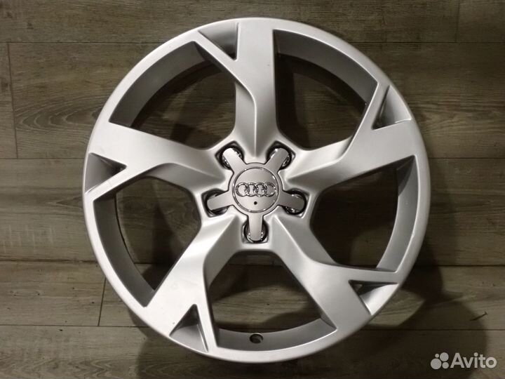 Комплект оригинальных R17 дисков Audi A6
