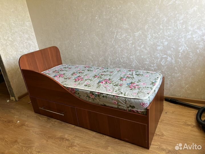 Кровать детская с матрасом