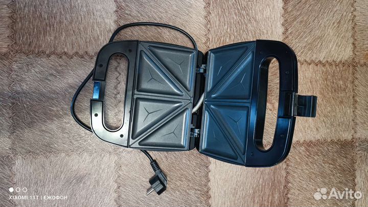 Сендвичница