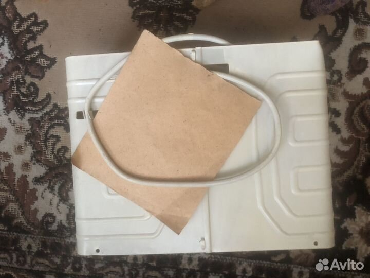 Испаритель в морозильной камере холодильника бирюс