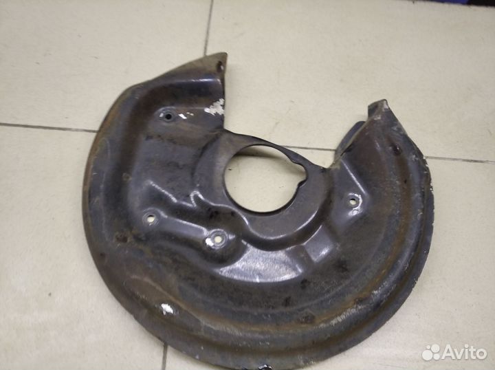 Щит опорный задний левый Yeti 2009