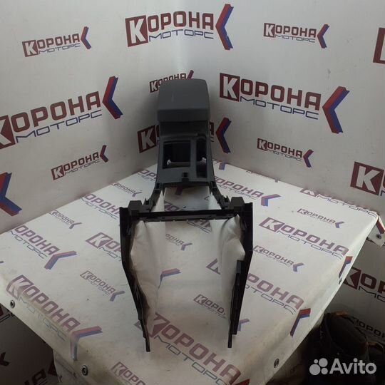 Центральная консоль в сборе с подлокотником lifan