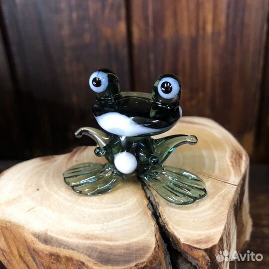 Стеклянная лягушка из стекла