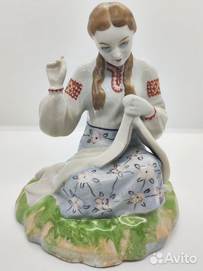 Статуэтка СССР Вышивальщица Полонное