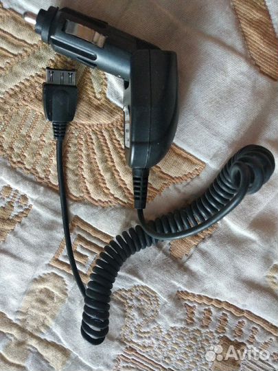 Автомобильное зарядное устройство