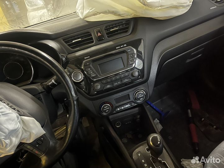 Kia Rio 1.6 AT, 2013, битый, 98 000 км