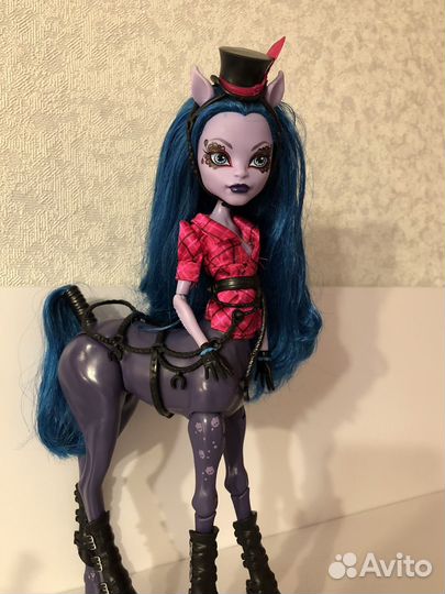 Кукла Монстер Хай Авеа Троттер