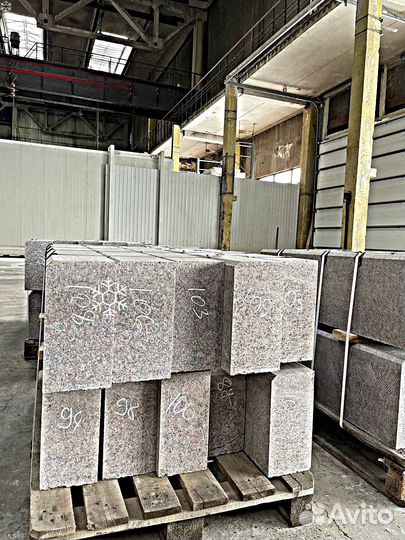 Гранитный бордюр