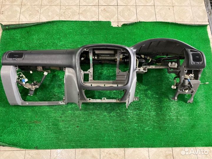 Дефлектор воздушный прав. Toyota Land cruiser, Lx4