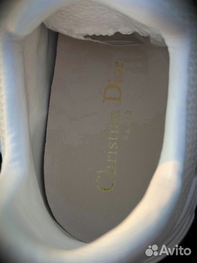 Кроссовки женские