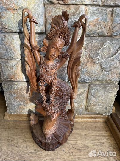 Богиня Апсара. Красное дерево