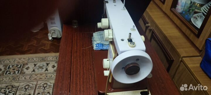 Продам швейную машину Чайка 142М