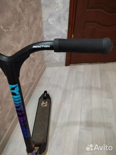 Трюковой самокат reaction