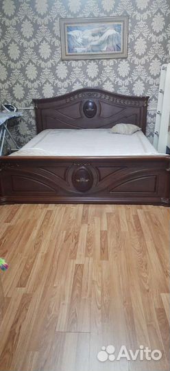 Продам спальный гарнитур