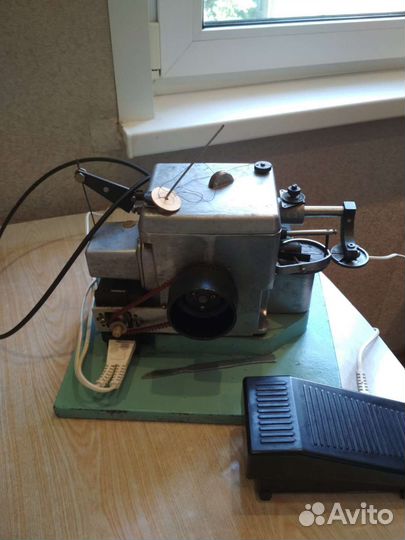 Машина швейная скорняжная