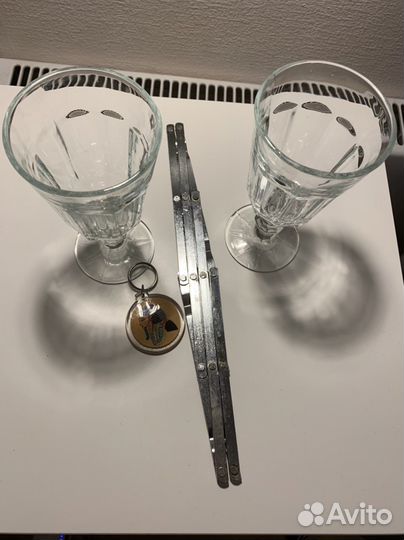 Бокал, подставка, брелок
