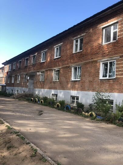 Комната 18 м² в 8-к., 2/2 эт.