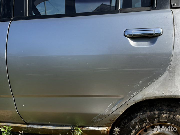 Дверь передняя/задняя правая/левая Nissan Cube Z10