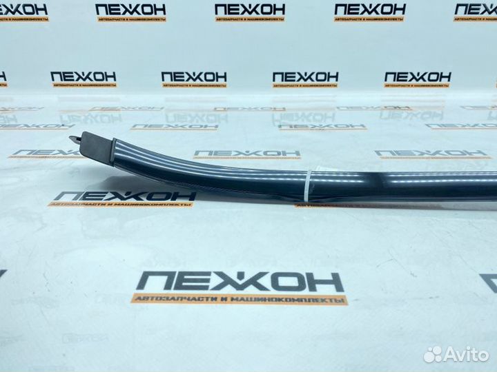 Молдинг лобового стекла левый Mercedes-Benz