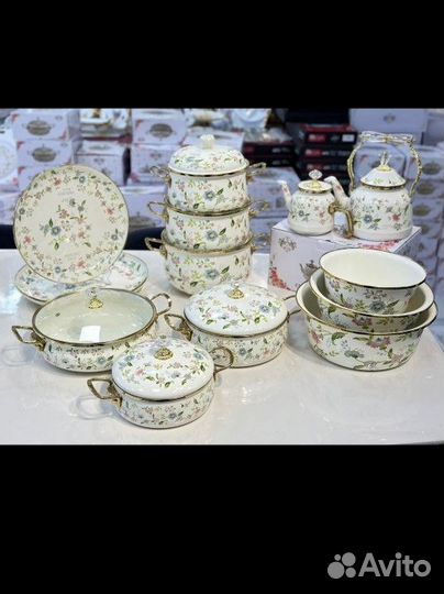 Набор эмалированных кастрюль