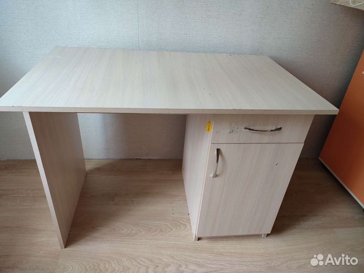 Стол письменный