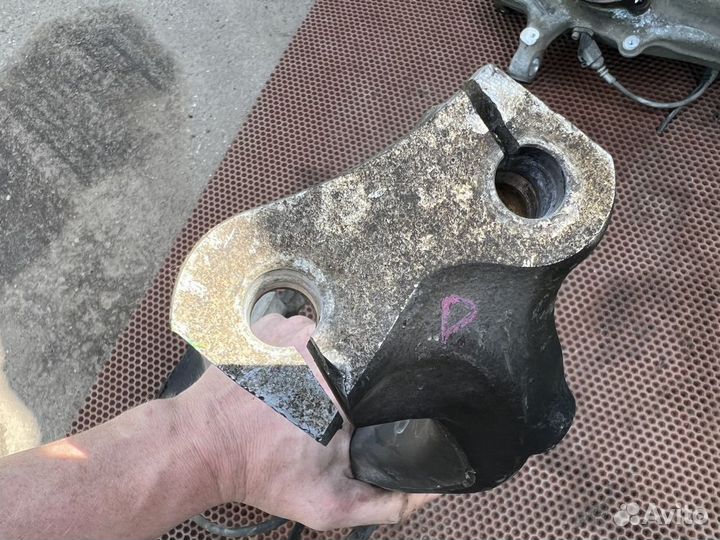 Audi a4b8 кулак дорестайл правый 8K0407258G 14мм